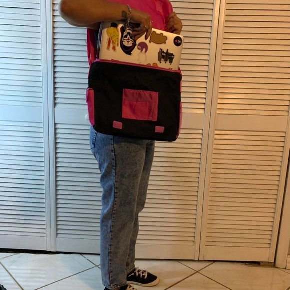 Hello Kitty Messenger Bag - Picture 4 of 9